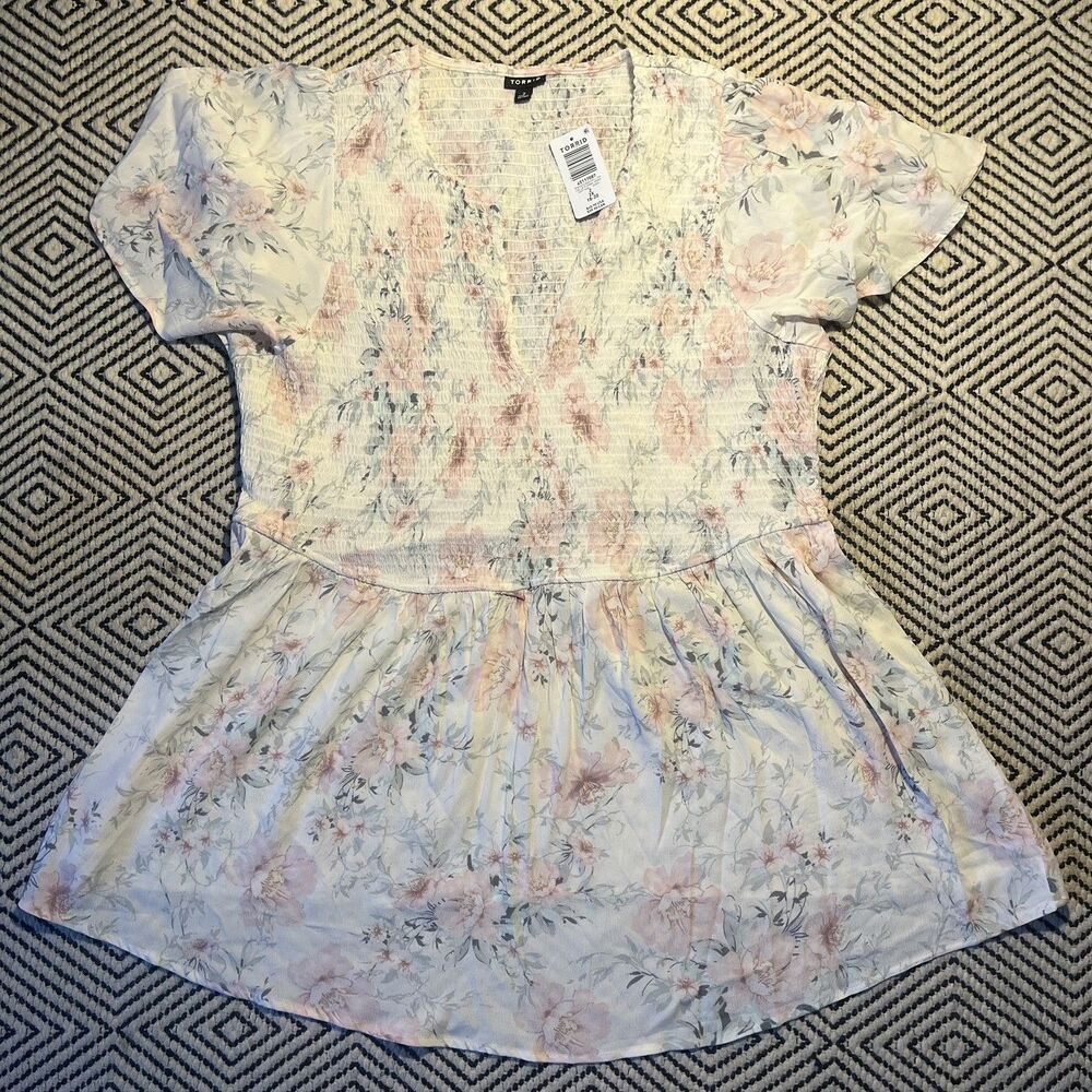 Torrid White Floral Short Sleeve Babydoll Top Size 2 NWT Summer Cottagecore